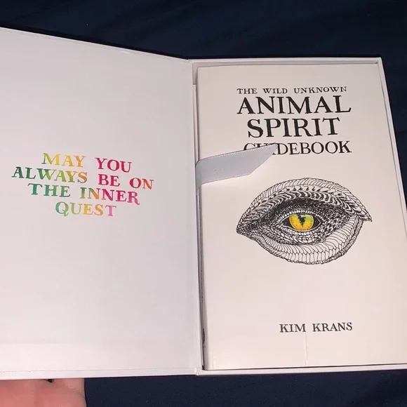 The wild and unknown animal spirit deck and guidebook - Picture 3 of 6